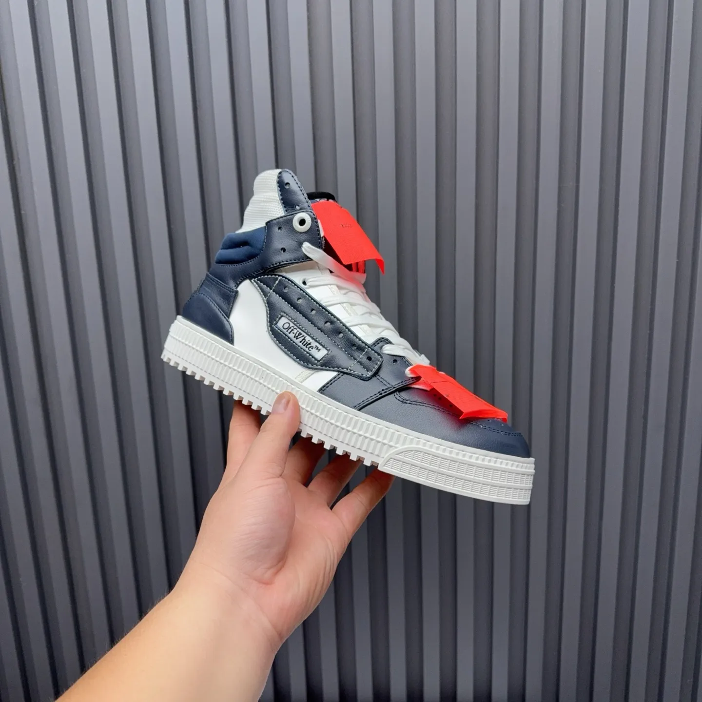 [OFF WHITE] P: 740💰Couple model👫, Size: Female 35-40. Male 39-44 (45.46 customized) High-quality version👊 "Out of office" series original molding, original lasting, production process 1:1 original ➰OFF GRAY WHITE OW ➰ First-layer cowhide, imported skin-friendly and environmentally friendly polyester mesh, original molding, high elasticity and environmentally friendly molding pad Made with the original lasting process. The original molded rubber outsole (never yellows and deforms) has a super correct shape, bright color and strong three-dimensional effect👍. Packaging💯Full set of packaging synchronized with the official website (branded paper, certificate of quality, branded cloth bag)